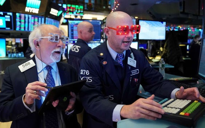 Thị trường chứng khoán Mỹ tăng điểm trở lại sau tuyên bố ủng hộ gói tài khoá của ông Trump (Ảnh: Internet)