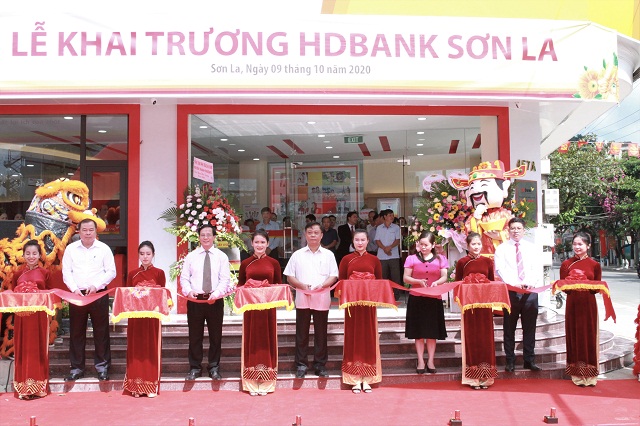 Lễ cắt băng khai trương HDBank Sơn La