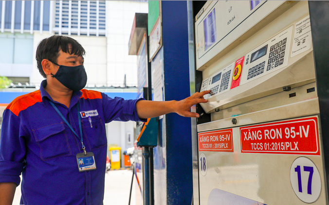 Giá xăng RON95 được điều chỉnh tăng 138 đồng/lít so với giá hiện hành.