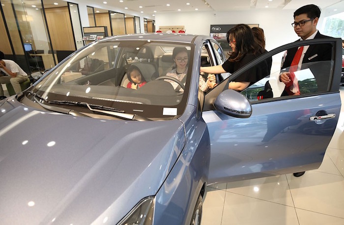 Các hãng xe tung chiêu khuyến mãi, thu hút khách hàng.