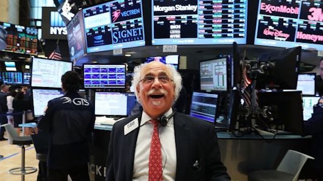 Nhà giao dịch Peter Tuchman trên Sàn chứng khoán New York. (Ảnh: Getty Images)