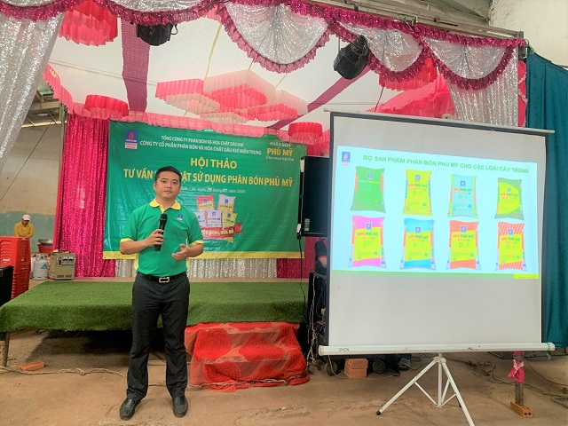 Hướng dẫn bà con sử dụng đạm Phú Mỹ.