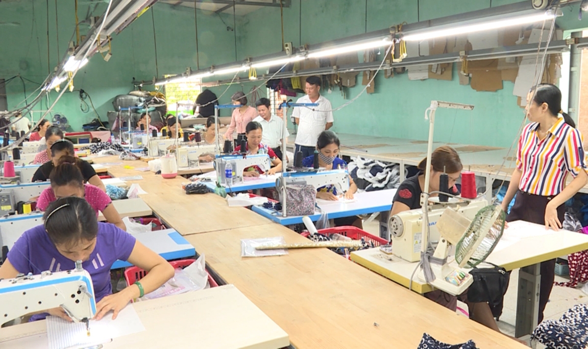 Đào tạo nghề trong lĩnh vực phi nông nghiệp gắn với tạo việc làm cho lao động nông thôn.