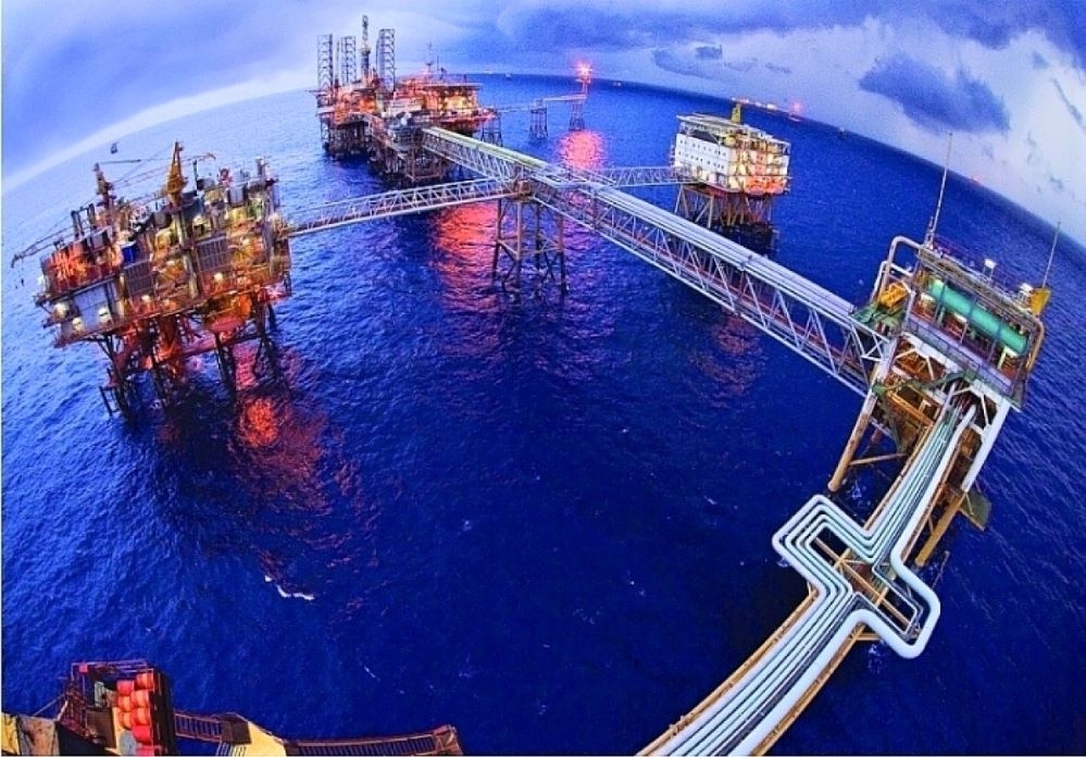 Nhu cầu tiêu thụ kém khả quan kéo giá dầu thô tiếp tục giảm tới 1%