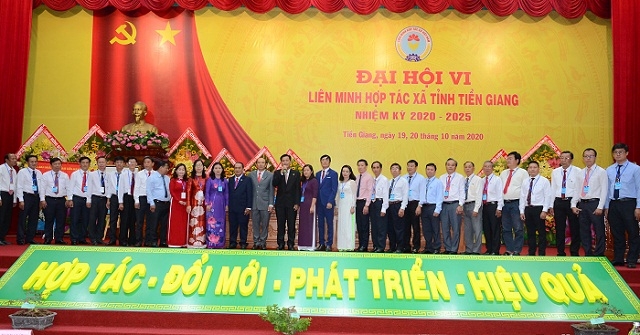 Ban Chấp hành Liên minh HTX tỉnh Tiền Giang khóa VI ra mắt Đại hội.