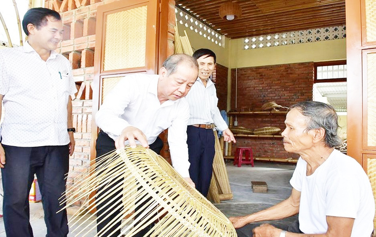 Nghề tiểu thủ công nghiệp sẽ tiếp tục được huyện đặc biệt quan tâm phát triển (Ảnh TL).