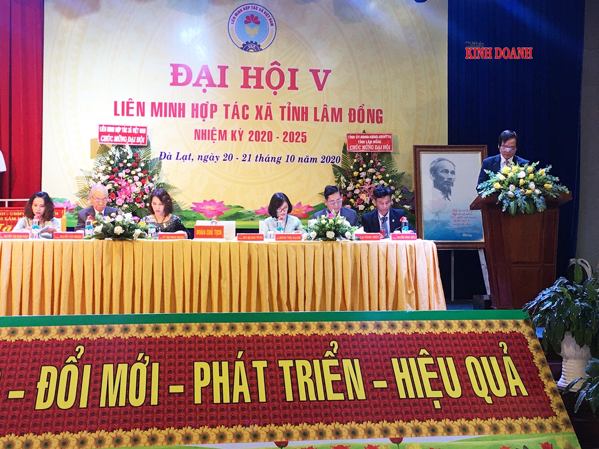 Đoàn chủ tọa Đại hội V Liên minh HTX tỉnh Lâm Đồng.
