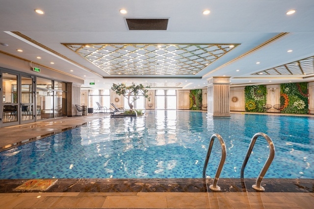 Bể bơi bốn mùa.