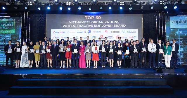 Lễ vinh danh những tổ chức, doanh nghiệp được bình chọn “Nơi làm việc tốt nhất Việt Nam”.