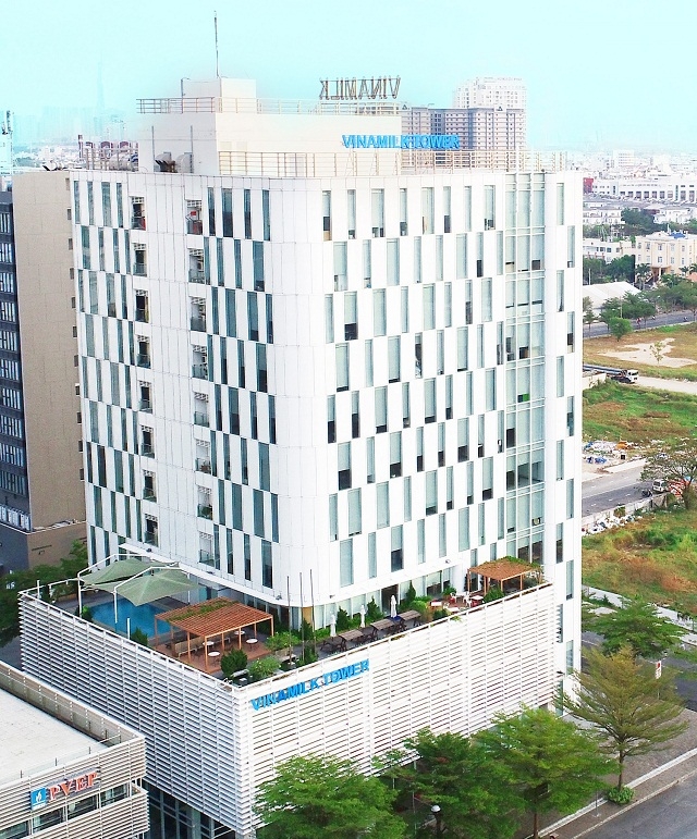 “Đại bản doanh” của Vinamilk tại Tp.HCM được đầu tư khu vực cà phê, vườn thư giãn, hồ bơi, phòng tập gym, yoga… phục vụ nhân viên.