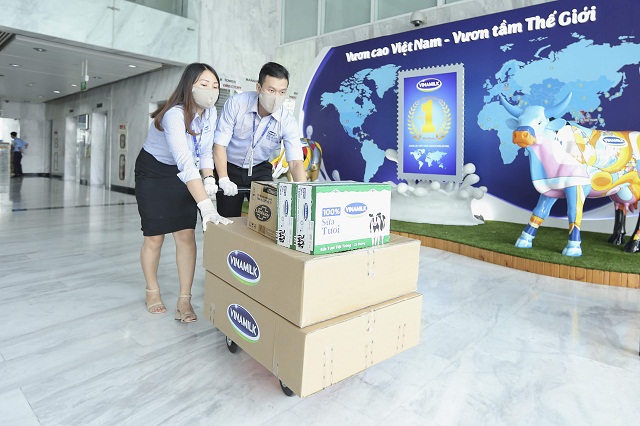 Vinamilk luôn khuyến khích nhân viên tham gia các hoạt động vì cộng đồng của Công ty như Quỹ sữa Vươn cao Việt Nam, Quỹ 1 triệu cây xanh.