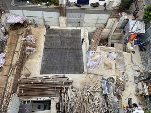 Cho đến nay, Sở Quy hoạch - Kiến trúc và UBND quận Ba Đình vẫn chưa có kết quả giải quyết phản ánh kiến nghị của các hộ dân xung quanh công trình lô B3 để Sở Xây dựng tổng hợp dự thảo báo cáo gửi UBND TP và Thủ tướng Chính phủ theo thời hạn là ngày 20/10/2020.