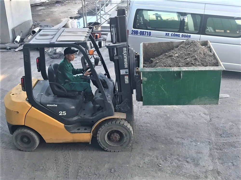 Tro, xỉ thanh sau đốt rác được tái chế thành vật liệu xây dựng.