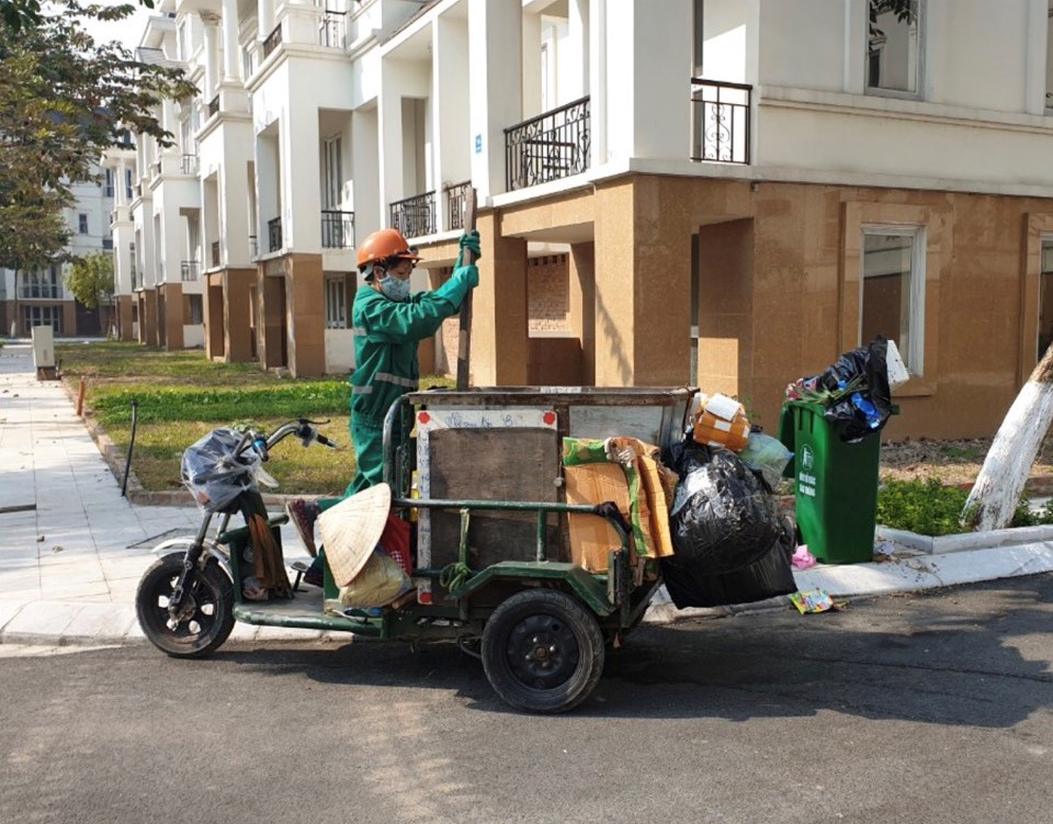 Xe điện giúp việc vận chuyển rác đỡ vất vả.