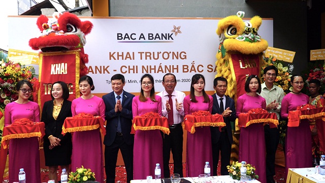 Nghi lễ cắt băng khai trương BAC A BANK Chi nhánh Bắc Sài Gòn.