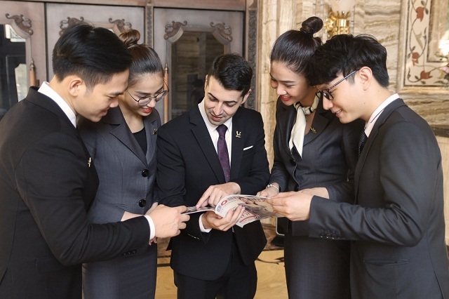 Đội ngũ chuyên viên kinh doanh tại D’ Land sẽ được chắt lọc kỹ lưỡng và đào tạo bài bản về kiến thức chuyên môn, kỹ năng mềm