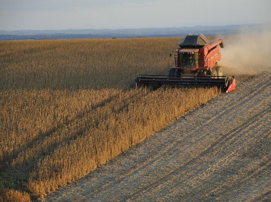 4. Brazil - 69,96 tỷ euroThu hoạch từ một cánh đồng đậu tương ở Brazil. Charlesricardo / Pixabay