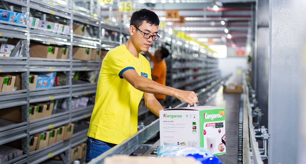 Doanh thu thương mại điện tử B2C tại Việt Nam năm 2019 đã đạt 10,08 tỷ USD, chiếm 4,9% tổng mức bán lẻ hàng hóa và dịch vụ tiêu dùng (Ảnh minh họa: Int)