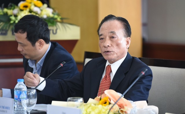 TS. Nguyễn Trí Hiếu trình bày tại Tọa đàm “Bình thường mới - Tìm kênh đầu tư hiệu quả”, được tổ chức ngày 12/11. (Ảnh: ĐT)