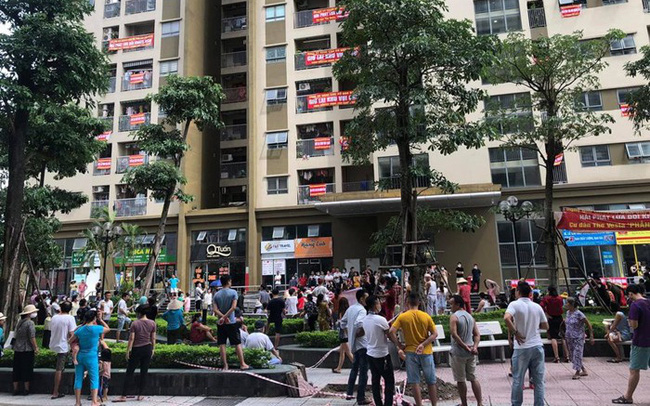 Dân cư khu chung cư Vesta (Hà Đông) căng băng rôn phản đối chủ đầu tư Hải Phát (Ảnh: TL)