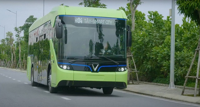 Vingroup tiên phong triển khai mô hình xe bus xanh trong nội khu các Đại đô thị và đến những điểm trọng yếu tại các thành phố lớn.