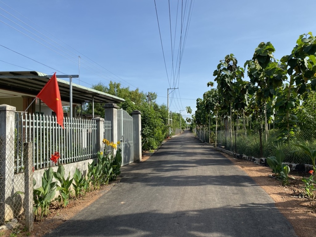 Bộ mặt nông thôn mới khang trang ở xã Bình Hòa.