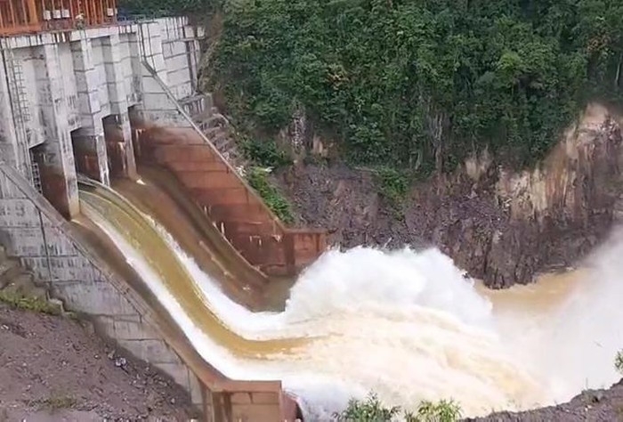Nhà máy thủy điện Thượng Nhật không chấp hành lệnh điều tiết lũ (Ảnh: Int)