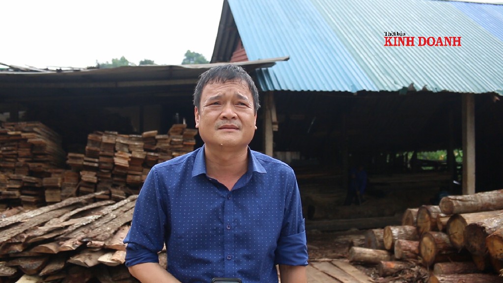 Ông Trần Quang Hoàng, Giám đốc HTX chia sẻ về việc thuê đất xây xưởng.