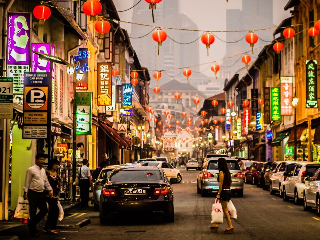 4. Singapore The Economist cho biết giá đã giảm đáng kể ở Singapore. Do đại dịch nên các lao động nước ngoài đã di cư khỏi Singapore, dẫn đến dân số nước này đã giảm lần đầu tiên kể từ năm 2003 và giảm phát. Kết quả là Singapore từ vị trí dẫn đầu bảng xếp hạng xuống vị trí thứ tư.