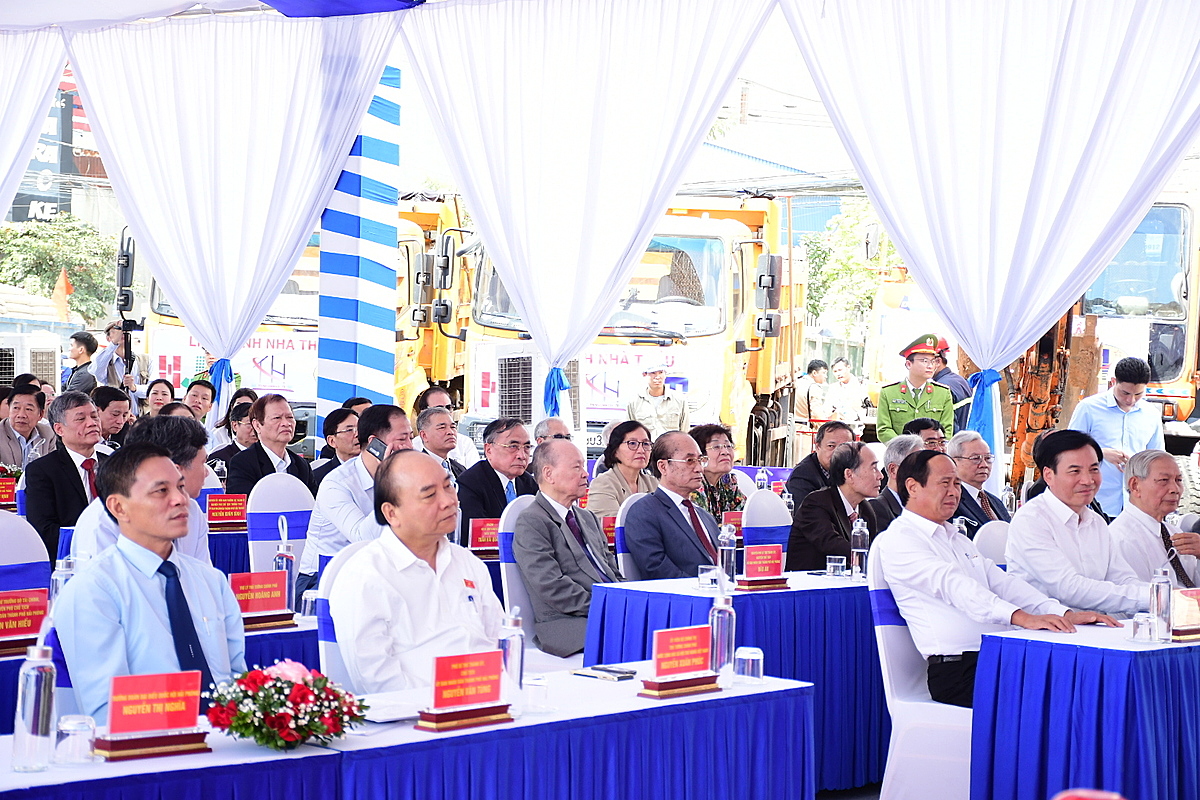 Thủ tướng Chính phủ Nguyễn Xuân Phúc tới dự lễ khởi công dự án.