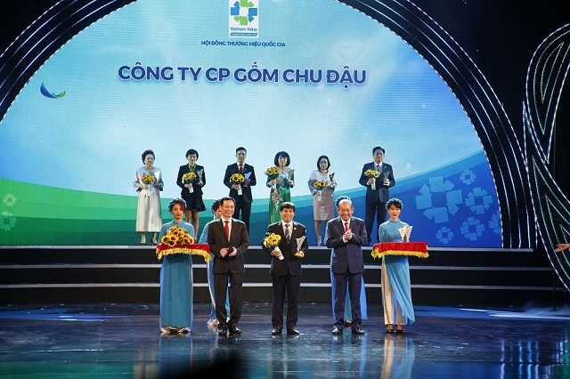 Sản phẩm Gốm của Công ty CP Gốm Chu Đậu - dòng gốm cổ cao cấp của Việt Nam với gần 600 năm lịch sử và nhiều cổ vật đang được trưng bày tại 46 viện bảo tàng nổi tiếng ở 32 quốc gia.