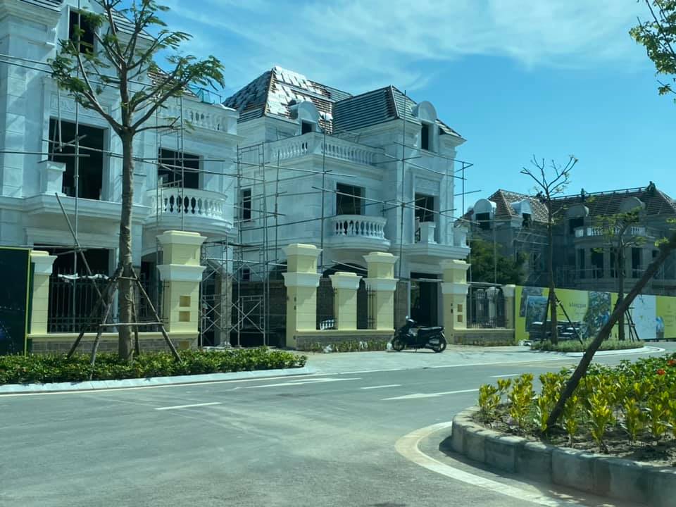 Nhiều dự án ven đô được hồi sinh và xuất hiện bảng giá mới.