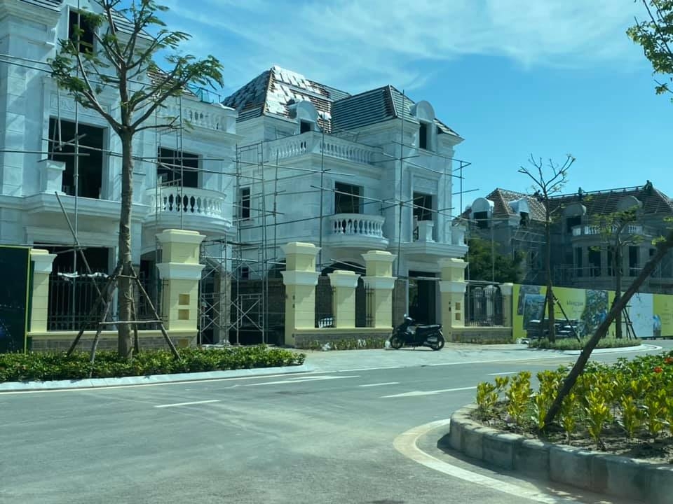 Nhiều dự án ven đô được hồi sinh và xuất hiện bảng giá mới.