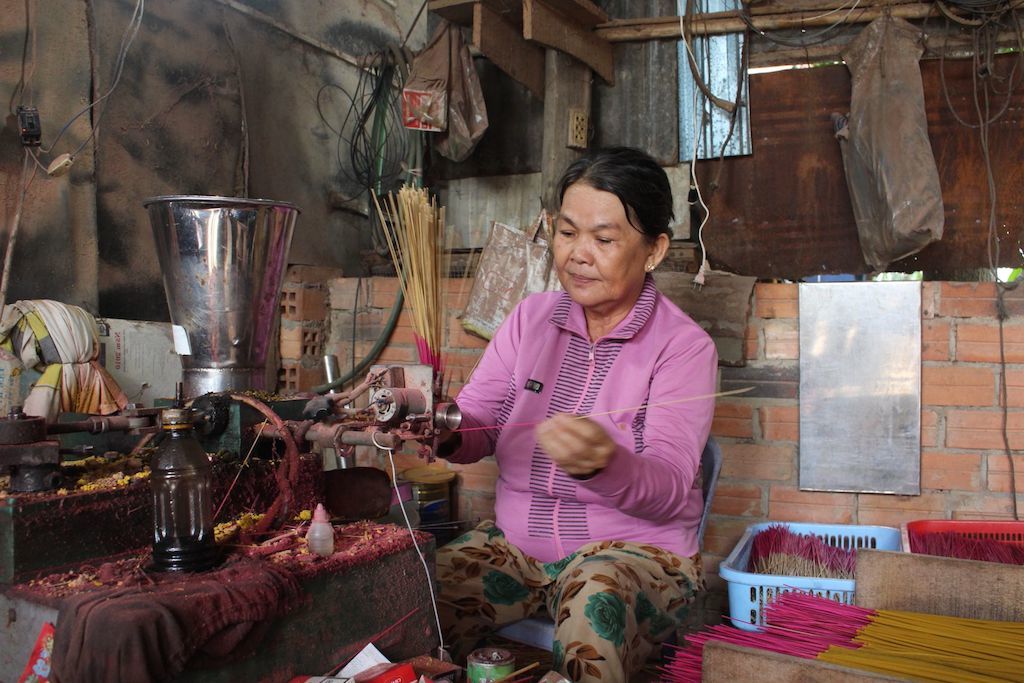 Nghề se nhang giúp người dân xã Phước Ninh thoát nghèo.