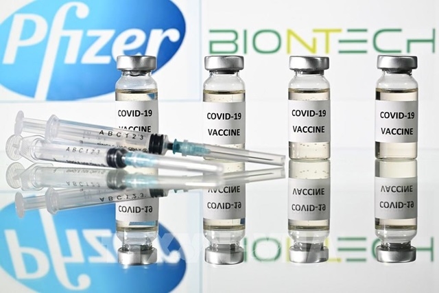 WHO xem xét cấp phép sử dụng khẩn cấp vaccine của Pfizer/BioNTech (Ảnh Int)