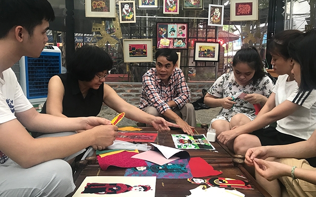 HTX Vụn Art cho rằng: xác nhận của chính quyền địa phương nơi doanh nghiệp, HTX có trụ sở cũng là một rào cản khiến họ khó tiếp cận gói hỗ trợ.