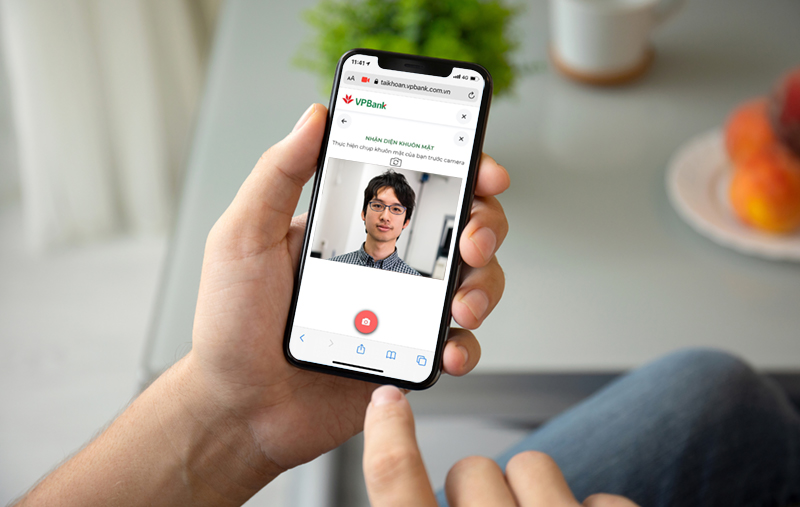 VPBank đã khai ứng dụng eKYC ngay từ bước nhận diện khách hàng lần đầu. (Ảnh: VPB)