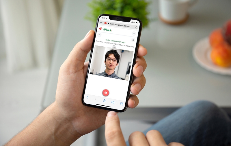 VPBank đã khai ứng dụng eKYC ngay từ bước nhận diện khách hàng lần đầu. (Ảnh: VPB)