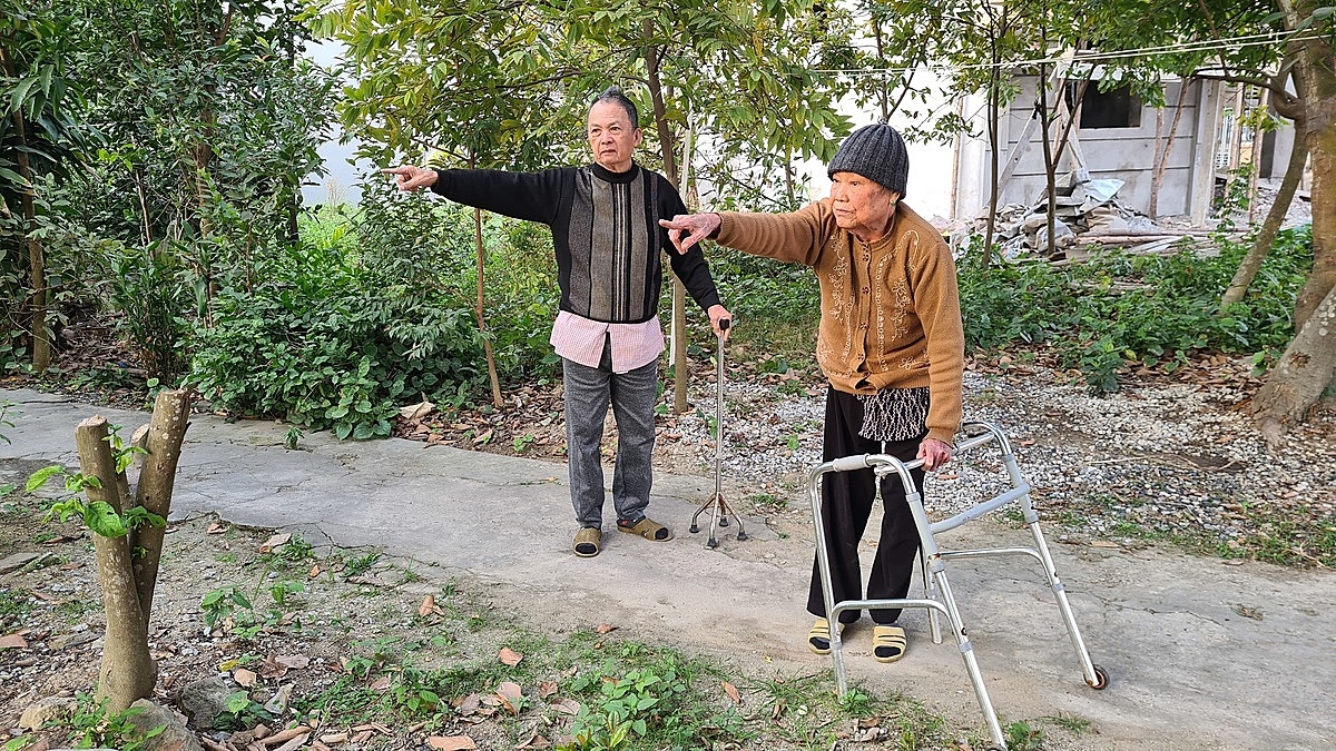 Cũng như nhiều người dân, điều mong mỏi của ông Bưởng và bà Bí là được tách thửa đất ở cho con cháu và bán một phần để dưỡng già, chữa bệnh.