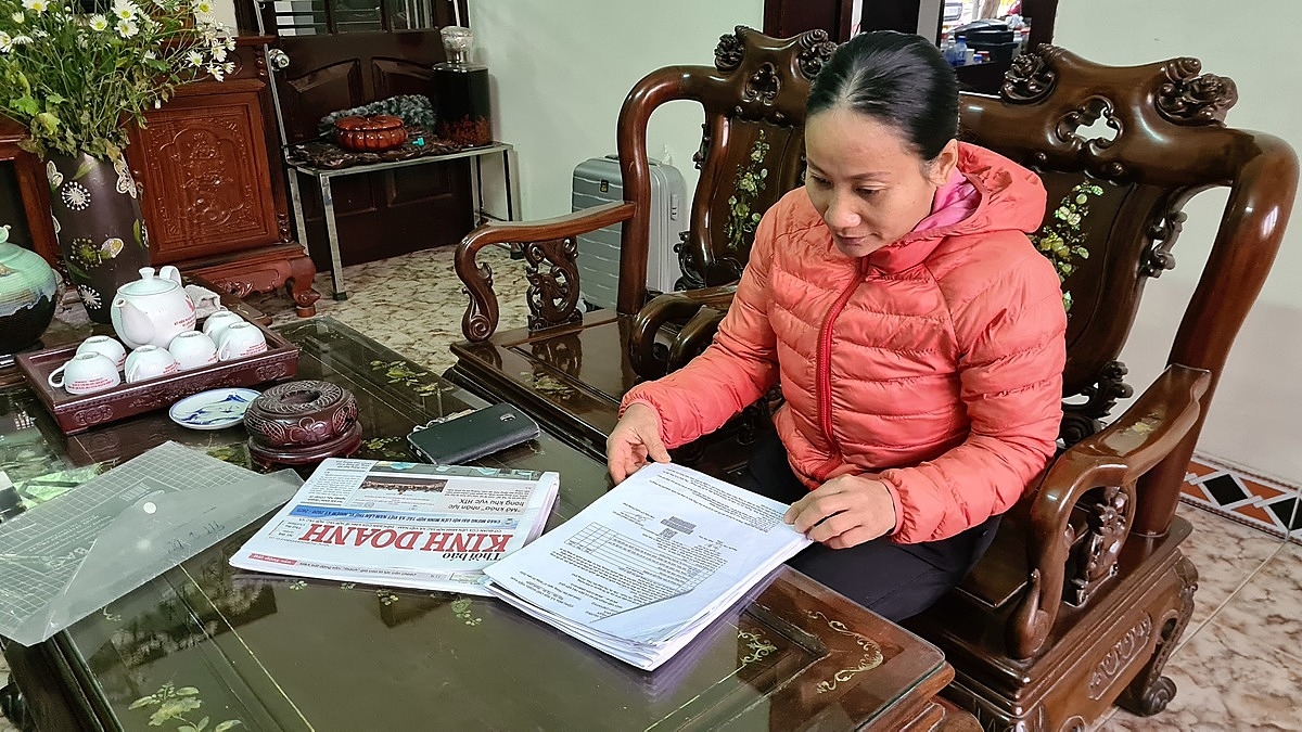 Một trong những hộ dân bức xúc phản ánh thông tin đến Văn phòng đại diện báo Thời báo Kinh Doanh.