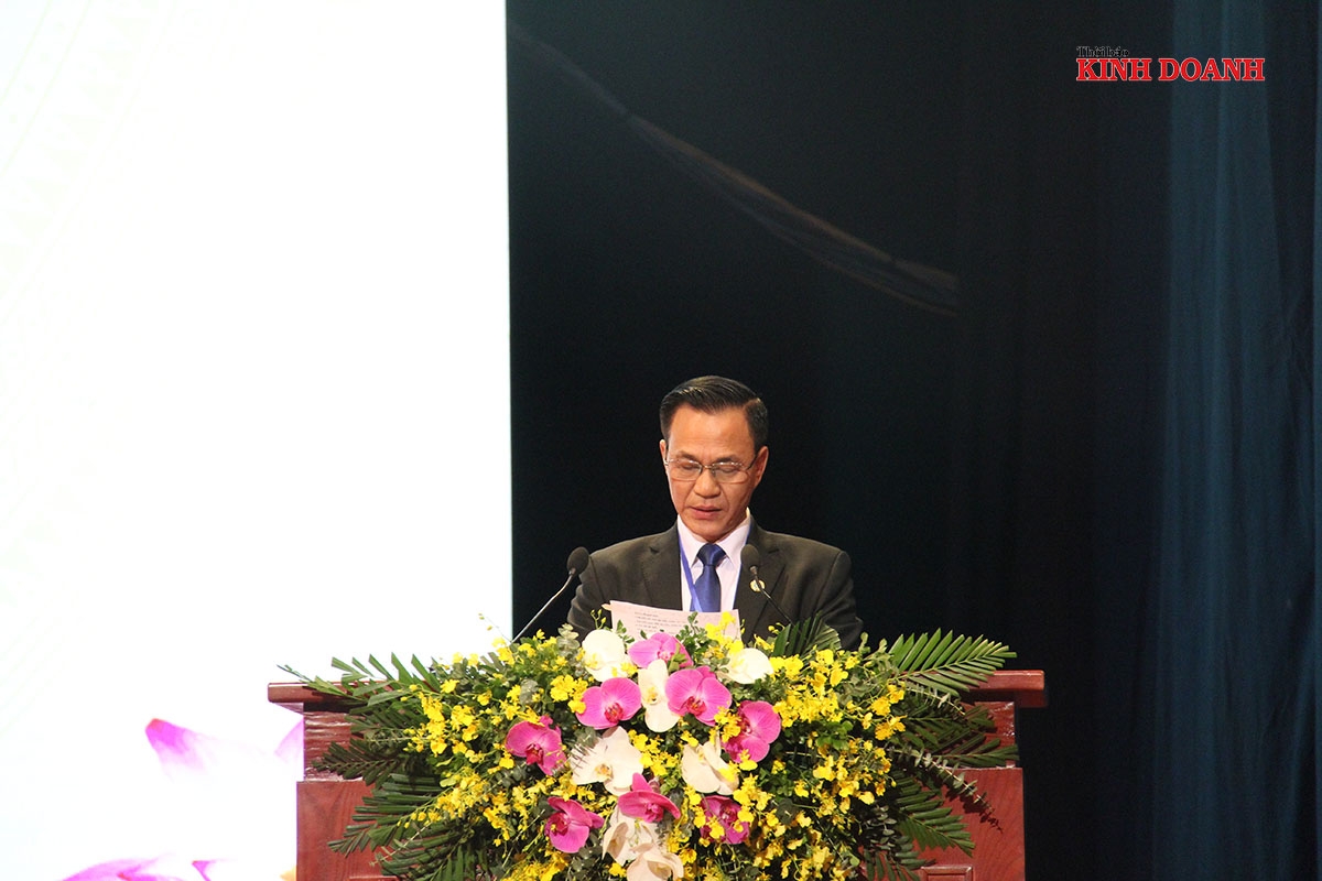 Phó Chủ tịch Liên minh HTX Việt Nam khóa VI, Nhiệm kỳ 2020-2025 Nguyễn Mạnh Cường trình bày Điều lệ sửa đổi của Ban Chấp hành Liên minh HTX Việt Nam tại Đại hội.