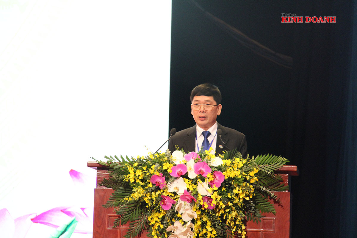 Phó Chủ tịch Liên minh HTX Việt Nam khóa VI, nhiệm kỳ 2020-2025 Lê Văn Nghị thông qua tờ trình của Ủy ban Kiểm tra.