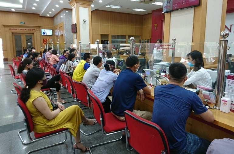 Agribank tích cực hướng dẫn, đôn đốc chi nhánh thực hiện hỗ trợ khách hàng.