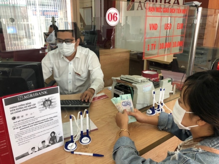 Agribank tích cực đổi mới, cải cách mạnh mẽ thủ tục cấp tín dụng và dịch vụ ngân hàng nhằm tạo thuận lợi cho khách hàng.