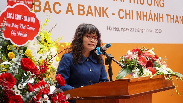 Bà Bùi Dương Quỳnh Mai, Phó chánh Thanh tra giám sát Ngân hàng Nhà nước – chi nhánh Hà Nội gửi lời chúc mừng tới BAC A BANK