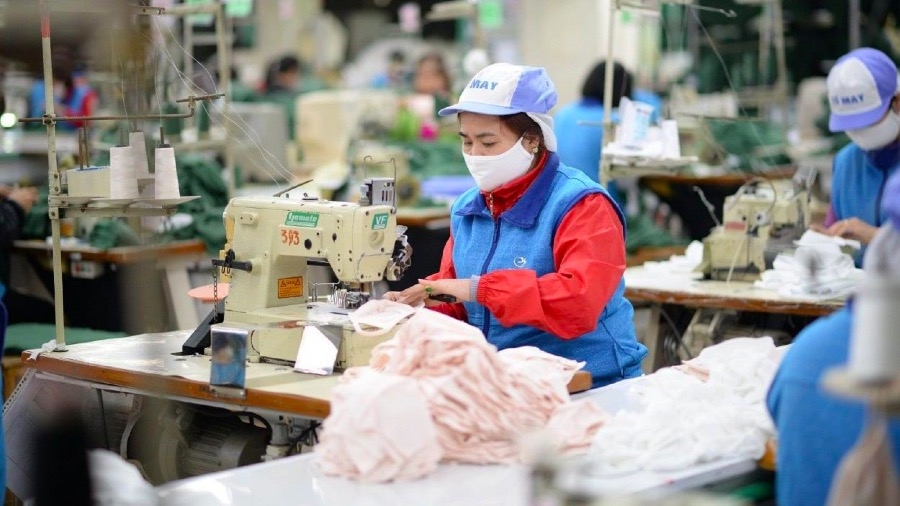 Thủ tướng yêu cầu ngành dệt may, da giầy phấn đấu năm 2021 lấy đà tăng trưởng như năm 2019, năm 2022 quyết tâm tăng trưởng cao hơn năm 2019, góp phần ổn định xã hội, không để lao động thất nghiệp, ổn định thu nhập.