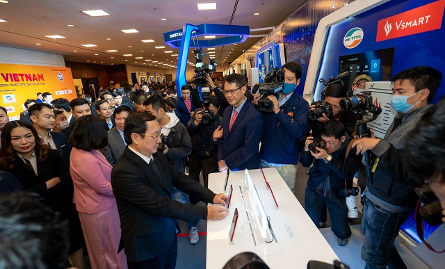 VinSmart giới thiệu điện thoại Aris 5G