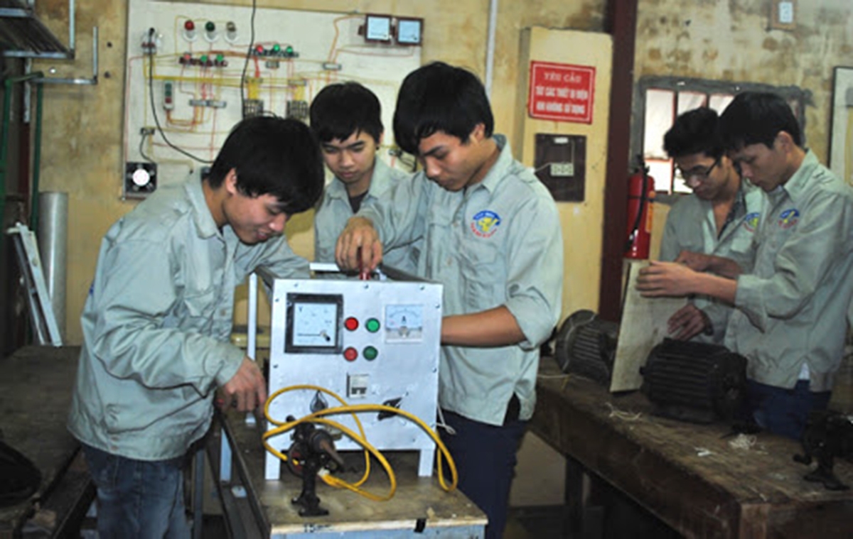 Các lớp dạy nghề sẽ là nền tảng vững vàng cho lao động nông thôn nâng cao thu nhập.