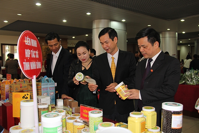 Trưng bày các sản phẩm OCOP của Liên minh HTX Tỉnh Ninh Bình. Ảnh TL.