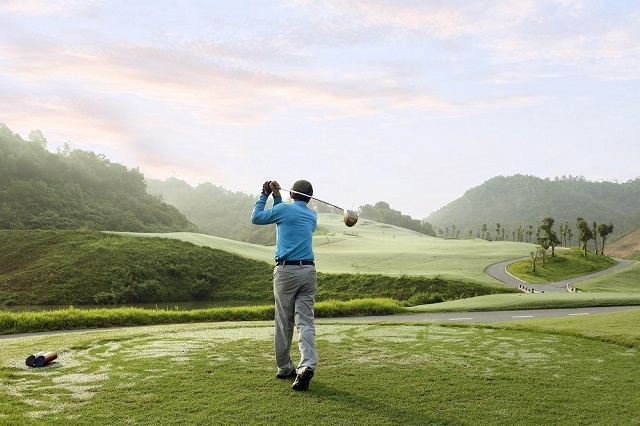 Với 27 hố đạt chuẩn quốc tế, Geleximco Hilltop Valley Golf Club mang đến không gian thư giãn lý tưởng, những trải ngiệm độc đáo, giúp các golfer thoả mãn niềm đam mê với bộ môn thể thao hấp dẫn này.